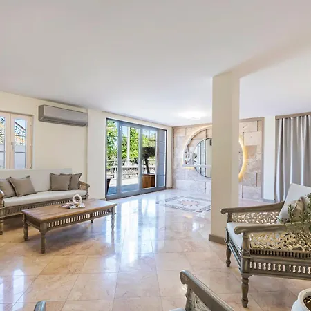 מלון Elementa Boutique - Adults Friendly 3*